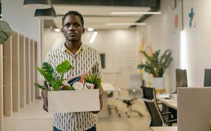 Imagen de ¿TE DESPIDIERON?, y en la carta se indica la causal del artículo 160 número 1 letra A del Código del Trabajo